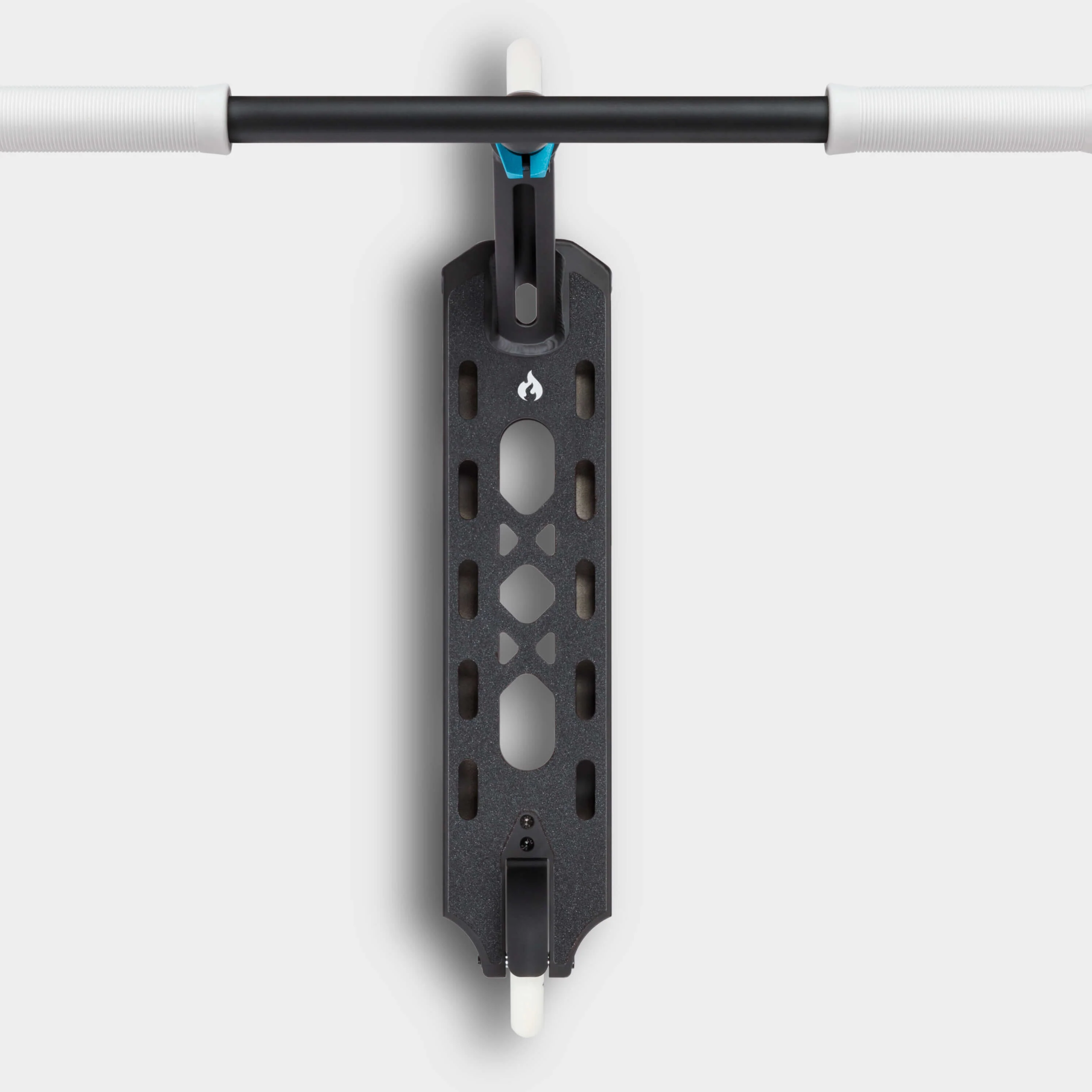 Chilli Ventus Stunt Scooter: Black/White - Image 3